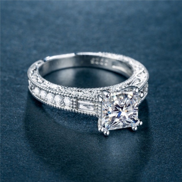 925 Silver Princess Cut White Sapphire Ring - Picture 3 of 4